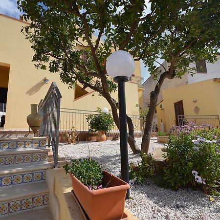 B&B Timpe Bianche Castelluzzo Bagian luar foto