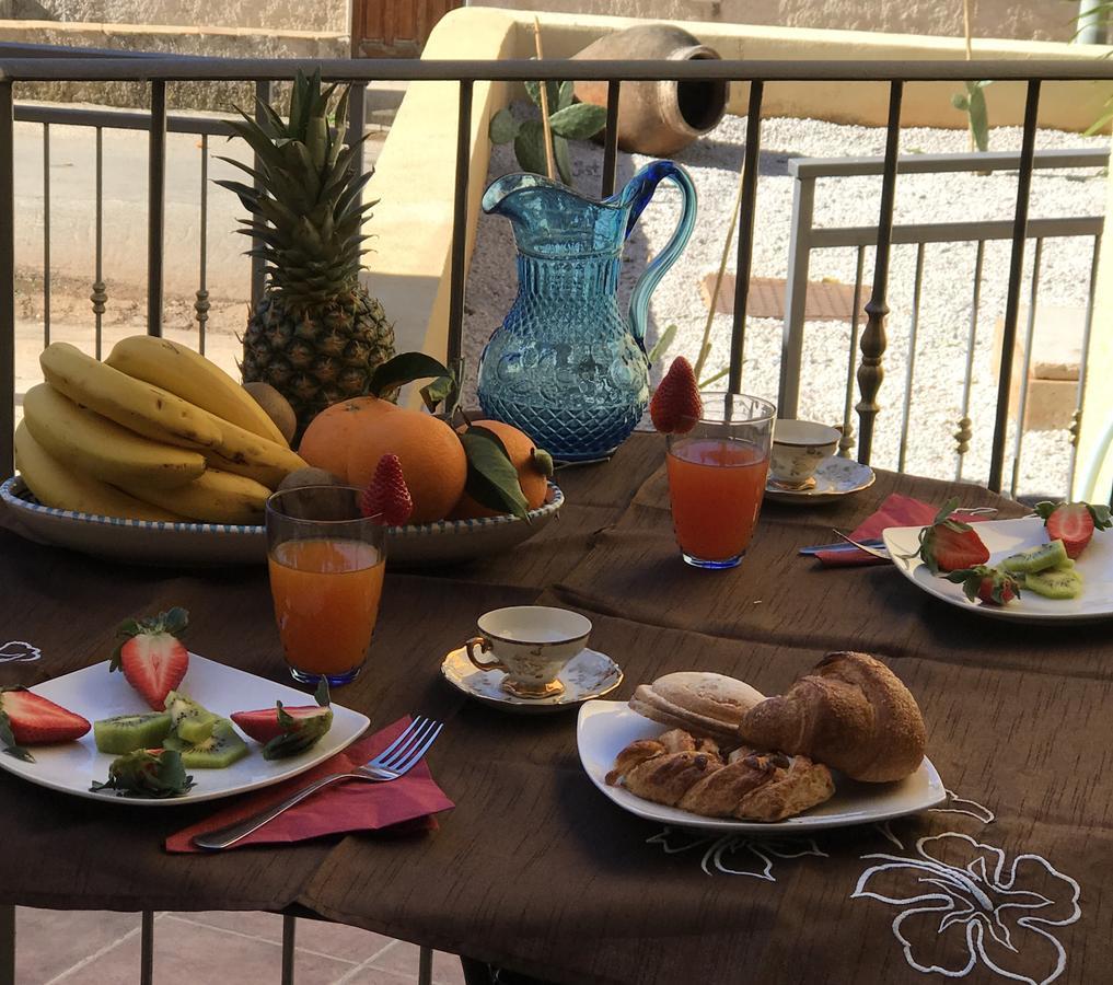 B&B Timpe Bianche Castelluzzo Bagian luar foto